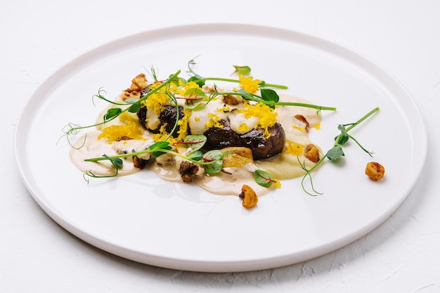 Talerz z apetycznym daniem